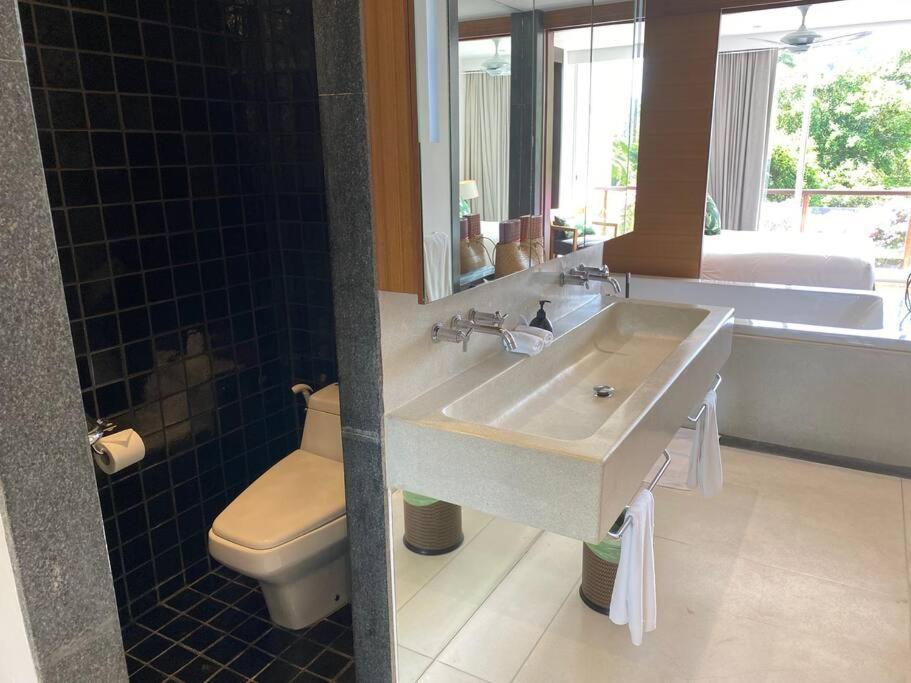 Beachfront 2 BR Luxury Condo Chava Surin Esterno foto