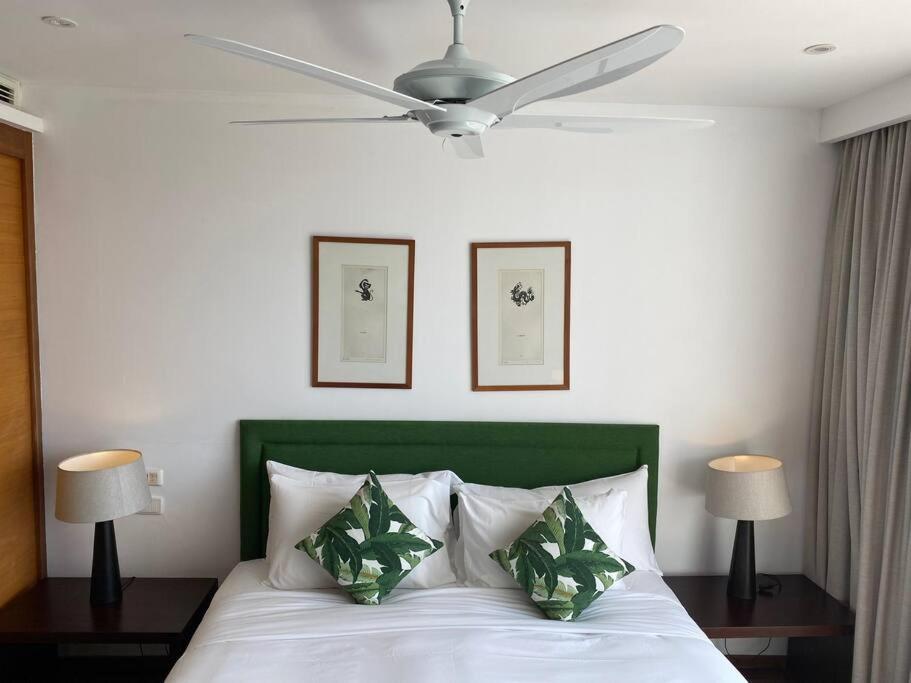 Beachfront 2 BR Luxury Condo Chava Surin Esterno foto