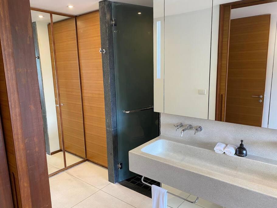 Beachfront 2 BR Luxury Condo Chava Surin Esterno foto